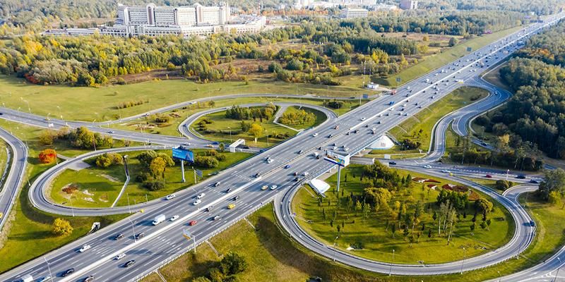 63 проекта по улучшению движения реализуют на вылетных магистралях Москвы в 2026 году