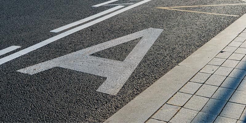 В трех округах Москвы заработали новые выделенные полосы