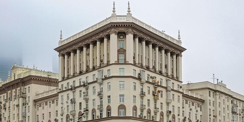 В столице привели в порядок три дома с датами возведения на фасадах