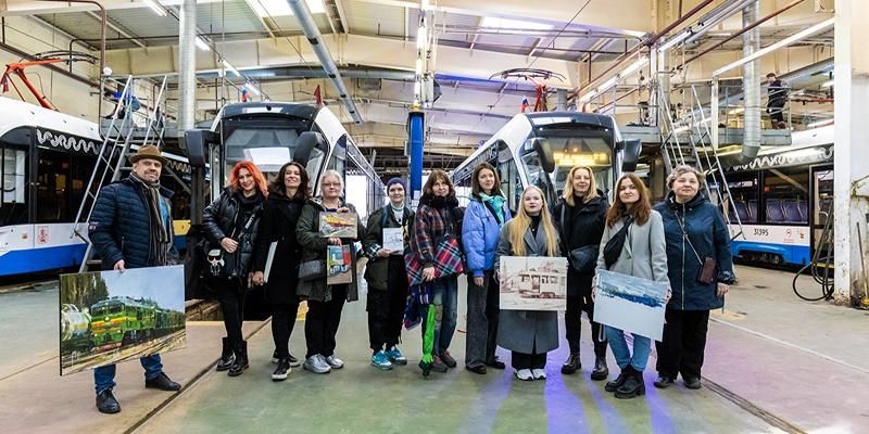 «Искусство в метро»: художники проекта впервые работали в трамвайном депо