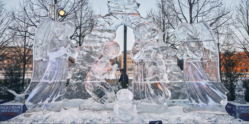 Копия Кремля и рождественский вертеп: москвичей приглашают на фестиваль ледовых скульптур в парке искусств «Музеон»