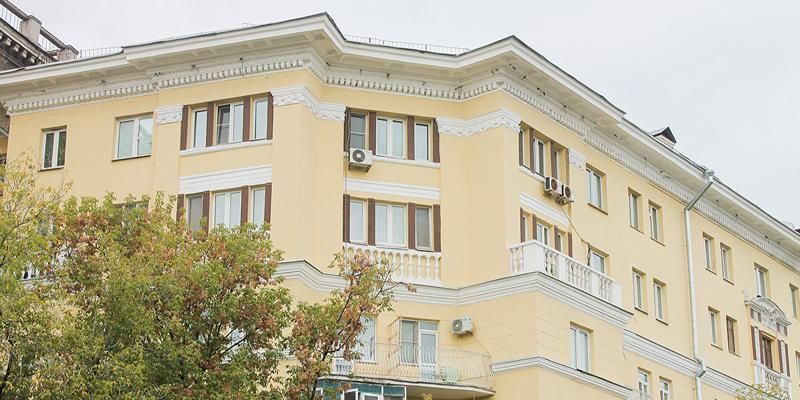 Здания с портиками: как в столице ремонтируют дома в стиле советского неоклассицизма