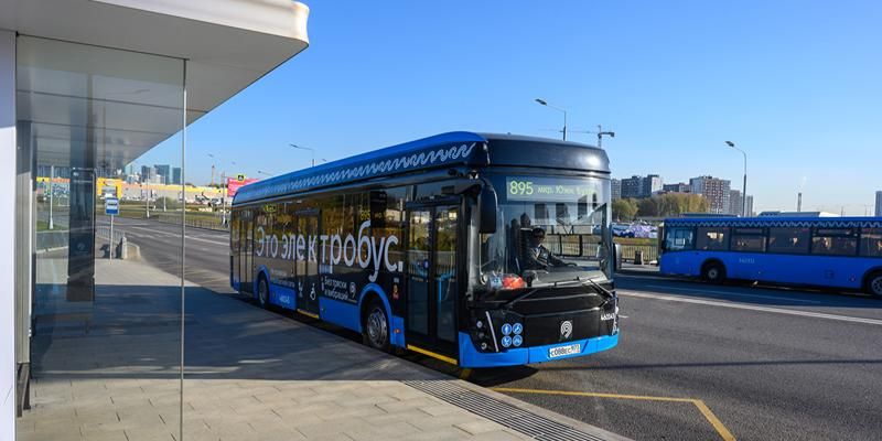 С начала года электробусы впервые запустили в 15 районах столицы