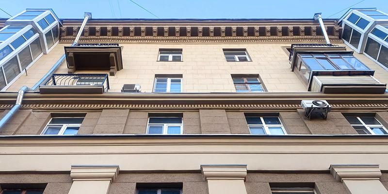 Городская неоклассика: в Москве обновили почти 60 жилых зданий с иониками на фасадах