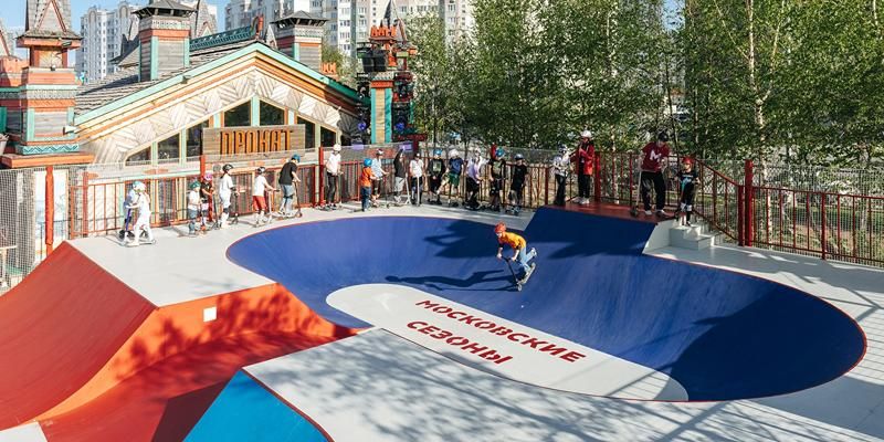 Научиться кататься на самокате и освоить трюки: в шести скейт-парках проекта «Московские сезоны» проводятся бесплатные тренировки