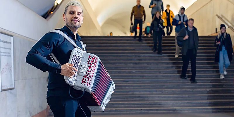 Осовремененная классика и «Руки вверх!» на баяне: исполнители — об участии в проекте «Музыка в метро»