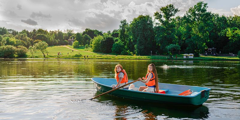 Крути педали, держи крепче весла: в парках Москвы открылся сезон водных прогулок