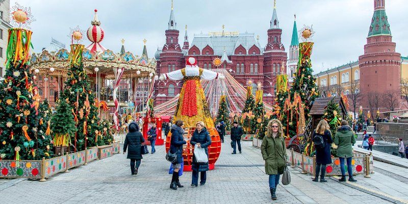 «Изумрудные» блины, огненное шоу и фолк-концерты: чем порадуют последние дни «Московской Масленицы»