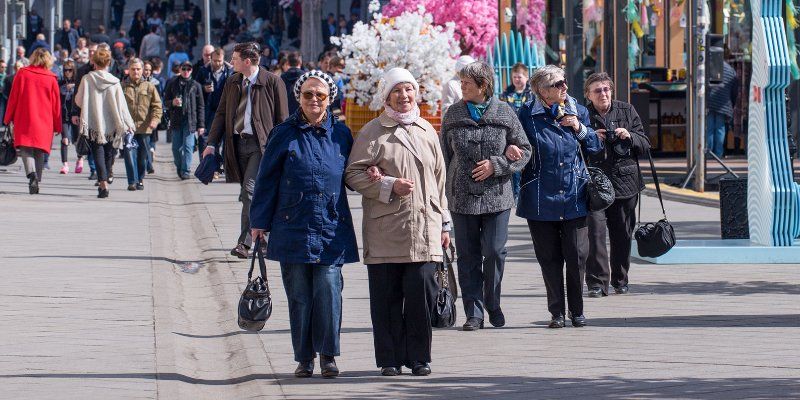 Бесплатный проезд и путевки в санаторий: какие льготы получают представители старшего поколения