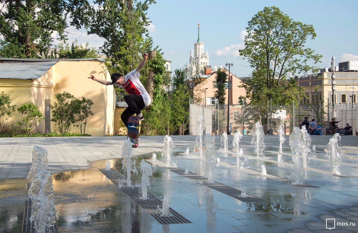 Парк горка. Парк горка в большом Спасоглинищевском переулке. Парк в Спасоглинищевском переулке, Москва. Парк горка Китай город. Парк горки Москва Китай город.